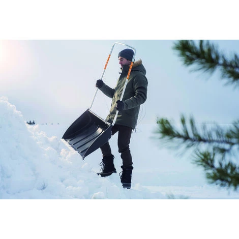 FISKARS® Fiskars Traîneau à Neige, Largeur: 74 Cm, Tête En Plastique/Manche En Aluminium, Noir/Orange, SnowXpert, 1003470 5 FISKARS® Fiskars Traîneau à Neige, Largeur: 74 Cm, Tête En Plastique/Manche En Aluminium, Noir/Orange, SnowXpert, 1003470 – Image 3